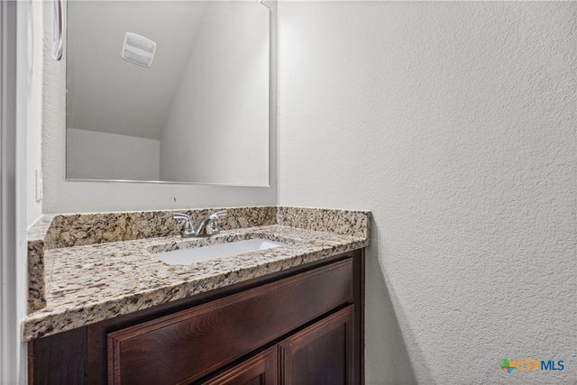811 S Clanton Cove, Killeen, TX 76542