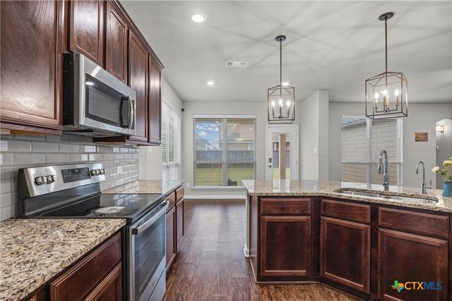 811 S Clanton Cove, Killeen, TX 76542