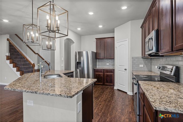 811 S Clanton Cove, Killeen, TX 76542