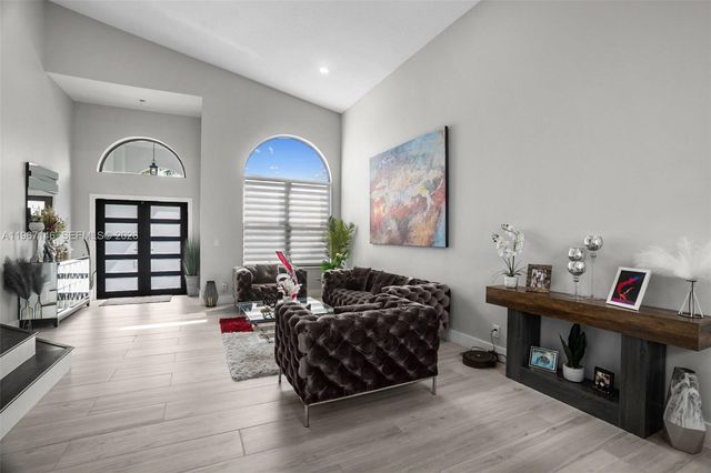 1034 NW 184th Way, Pembroke Pines, FL 33029