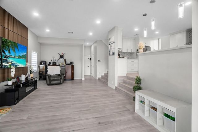 1034 NW 184th Way, Pembroke Pines, FL 33029