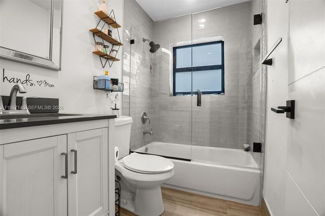 1034 NW 184th Way, Pembroke Pines, FL 33029