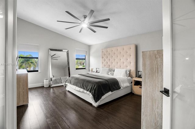 1034 NW 184th Way, Pembroke Pines, FL 33029