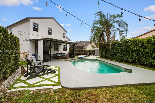 1034 NW 184th Way, Pembroke Pines, FL 33029