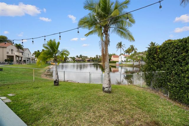 1034 NW 184th Way, Pembroke Pines, FL 33029