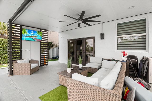 1034 NW 184th Way, Pembroke Pines, FL 33029