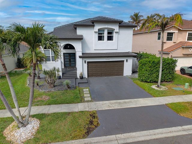 1034 NW 184th Way, Pembroke Pines, FL 33029