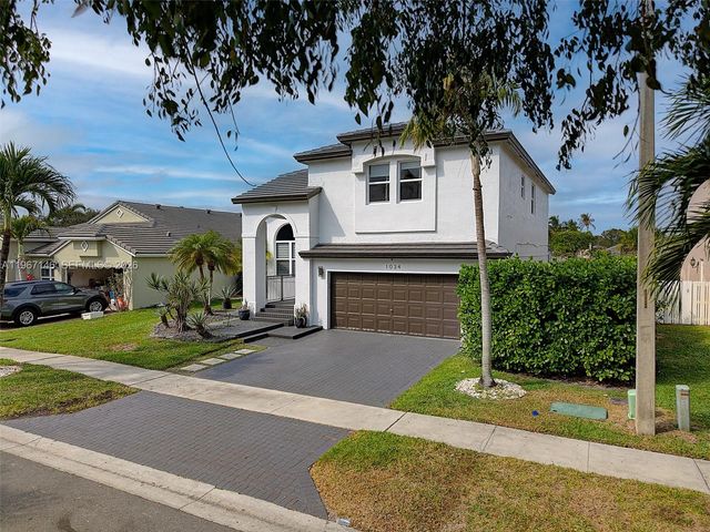 1034 NW 184th Way, Pembroke Pines, FL 33029