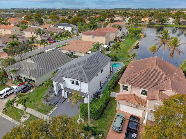 1034 NW 184th Way, Pembroke Pines, FL 33029