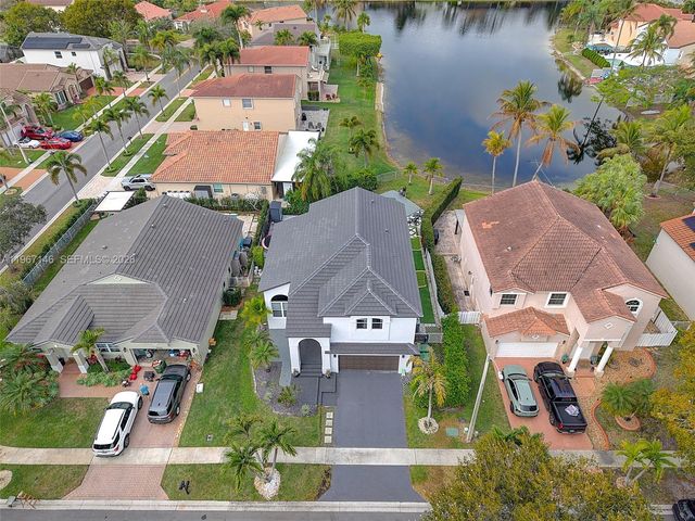 1034 NW 184th Way, Pembroke Pines, FL 33029