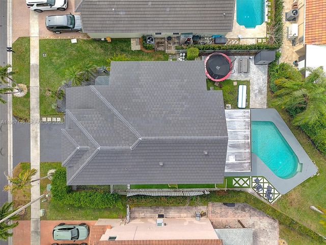 1034 NW 184th Way, Pembroke Pines, FL 33029