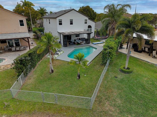 1034 NW 184th Way, Pembroke Pines, FL 33029