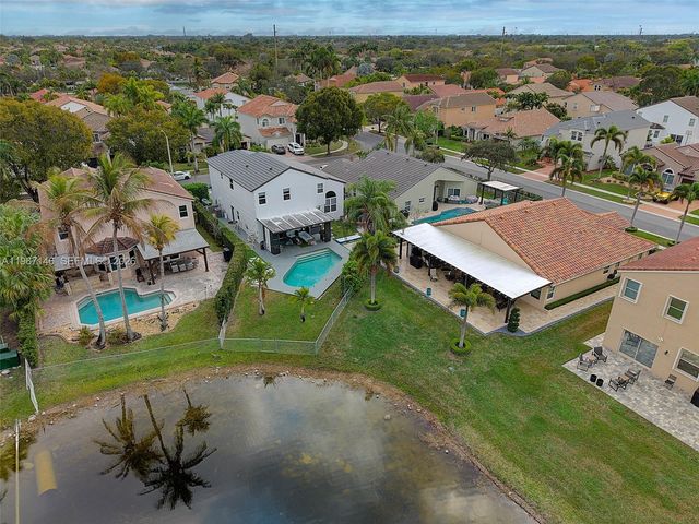 1034 NW 184th Way, Pembroke Pines, FL 33029