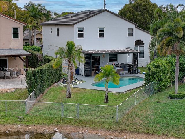 1034 NW 184th Way, Pembroke Pines, FL 33029