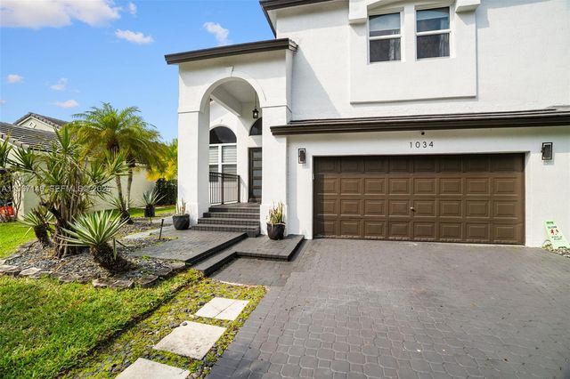1034 NW 184th Way, Pembroke Pines, FL 33029