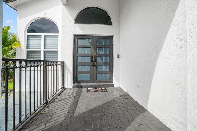 1034 NW 184th Way, Pembroke Pines, FL 33029