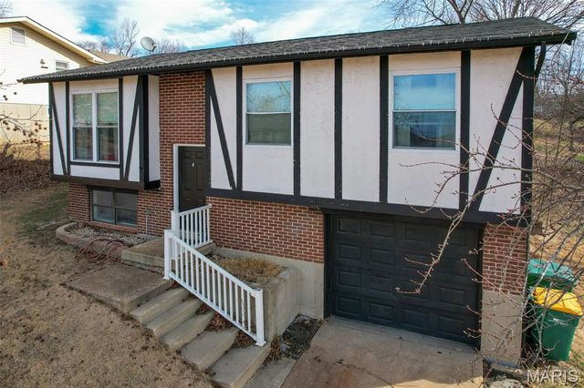 1062 Sunridge Trail W, Pevely, MO 63070