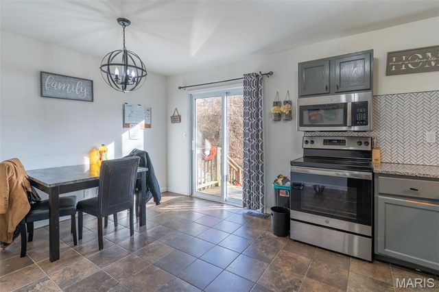 1062 Sunridge Trail W, Pevely, MO 63070