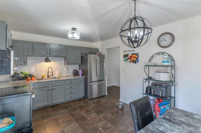 1062 Sunridge Trail W, Pevely, MO 63070