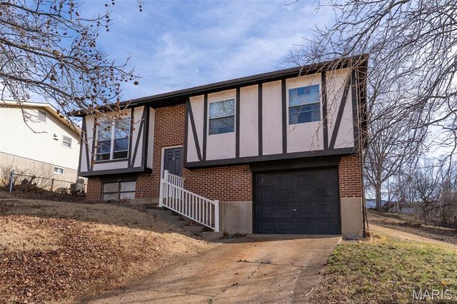 1062 Sunridge Trail W, Pevely, MO 63070