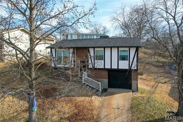 1062 Sunridge Trail W, Pevely, MO 63070