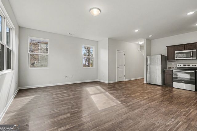 2332 Mckenna Square Drive, Lithonia, GA 30058