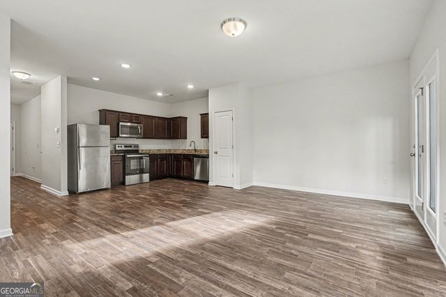 2332 Mckenna Square Drive, Lithonia, GA 30058