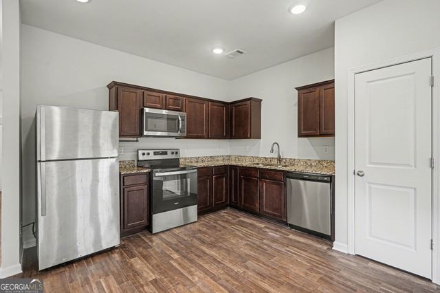 2332 Mckenna Square Drive, Lithonia, GA 30058