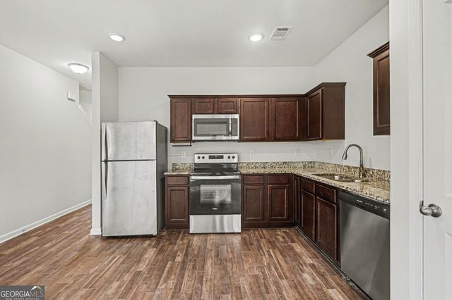 2332 Mckenna Square Drive, Lithonia, GA 30058