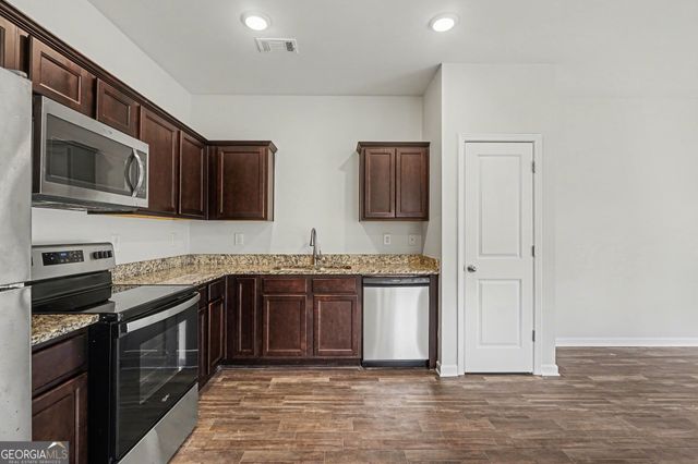 2332 Mckenna Square Drive, Lithonia, GA 30058