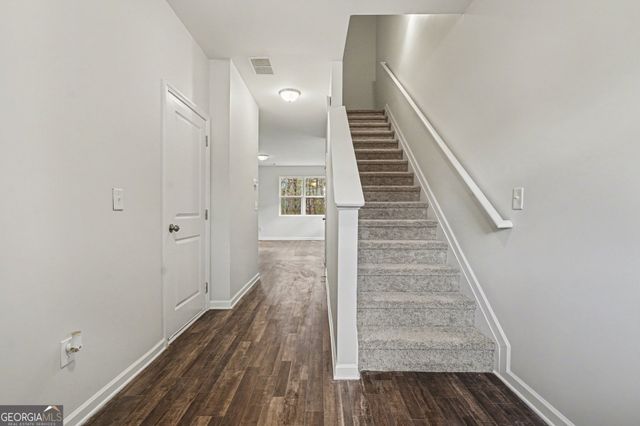 2332 Mckenna Square Drive, Lithonia, GA 30058