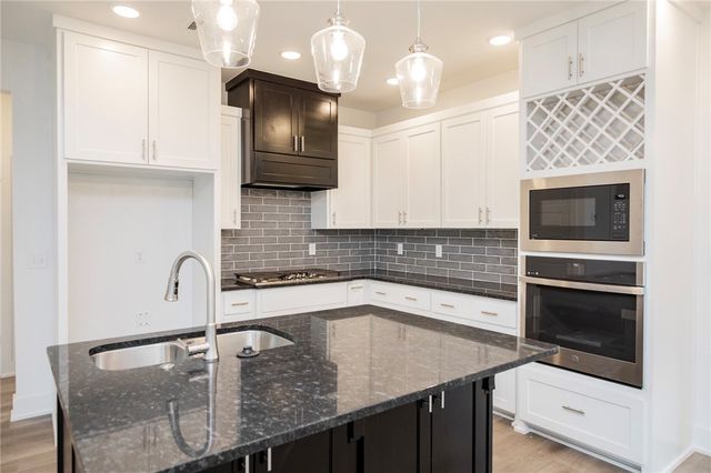 7104 SW High Meadow Boulevard, Bentonville, AR 72713