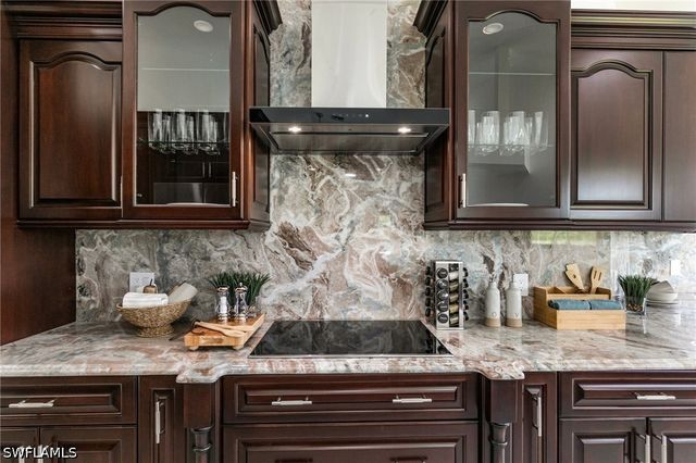 221 10th ST SE, Naples, FL 34117