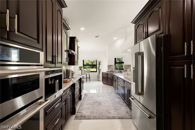221 10th ST SE, Naples, FL 34117