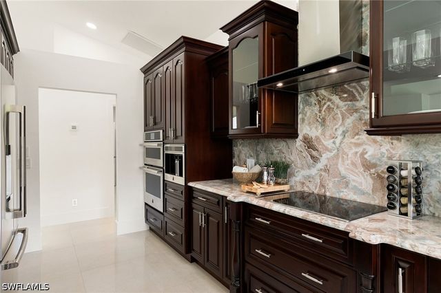 221 10th ST SE, Naples, FL 34117
