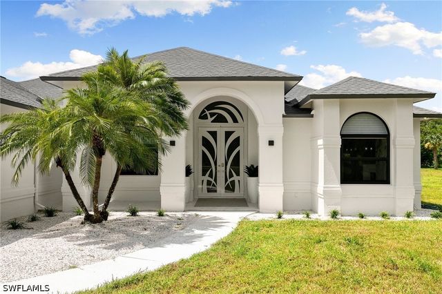 221 10th ST SE, Naples, FL 34117