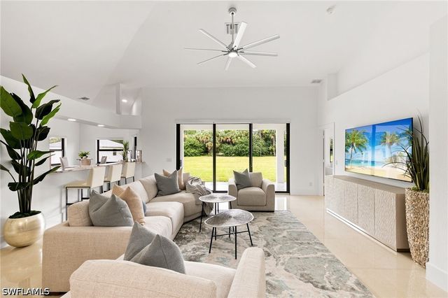 221 10th ST SE, Naples, FL 34117