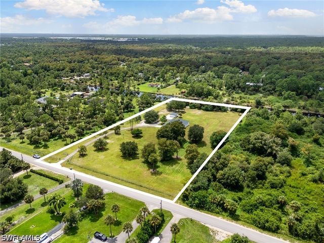 221 10th ST SE, Naples, FL 34117