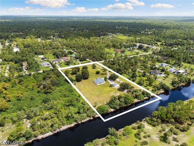 221 10th ST SE, Naples, FL 34117