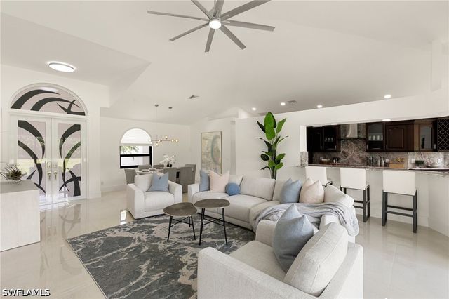 221 10th ST SE, Naples, FL 34117