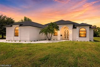 221 10th ST SE, Naples, FL 34117
