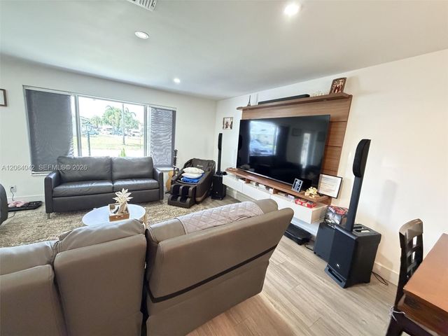 1250 NW 46th St, Deerfield Beach, FL 33064