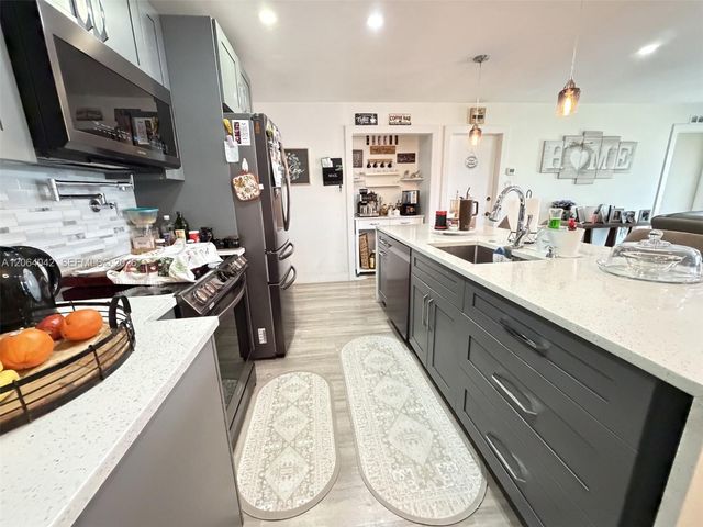 1250 NW 46th St, Deerfield Beach, FL 33064
