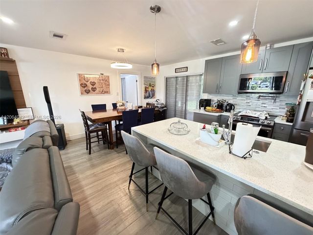 1250 NW 46th St, Deerfield Beach, FL 33064