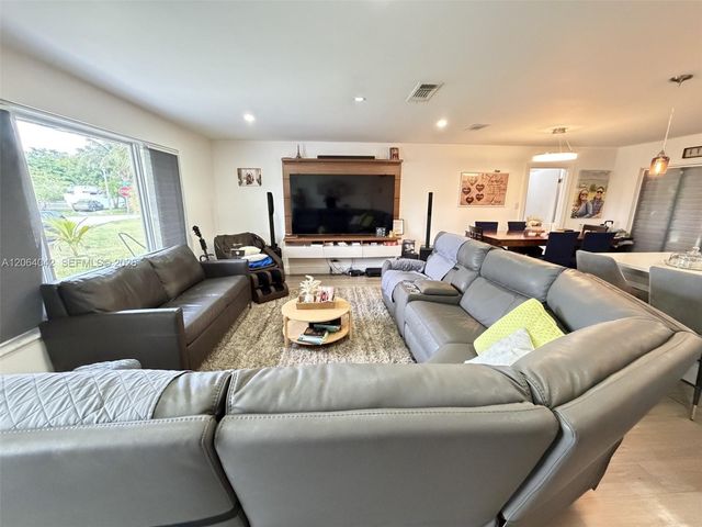 1250 NW 46th St, Deerfield Beach, FL 33064