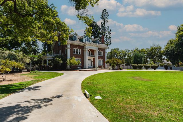 815 E Sycamore Avenue, Tulare, CA 93274