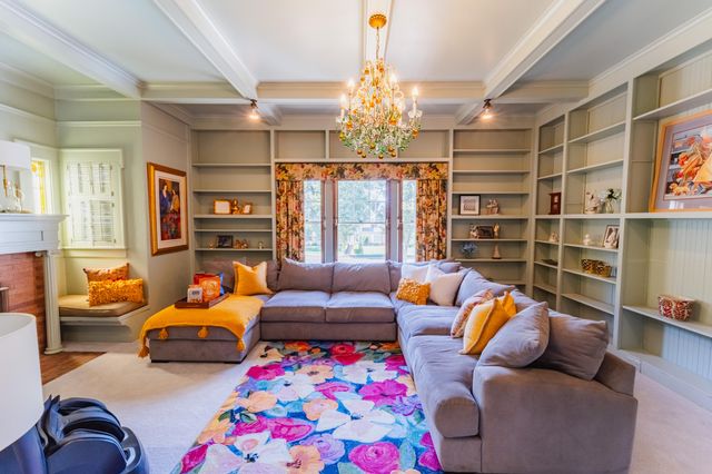 815 E Sycamore Avenue, Tulare, CA 93274