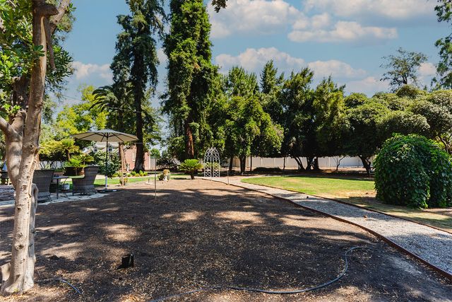 815 E Sycamore Avenue, Tulare, CA 93274