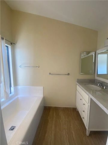 1204 Elm Ave, Manhattan Beach, CA 90266
