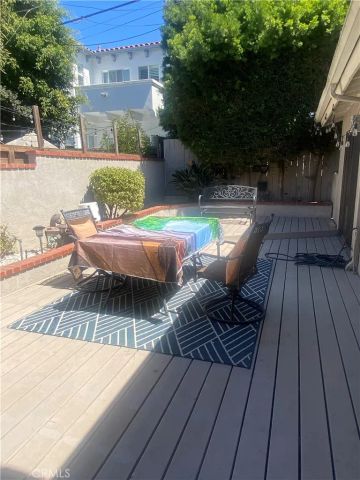 1204 Elm Ave, Manhattan Beach, CA 90266